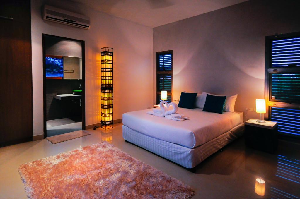 Nai Harn Beach Villa Eksteriør billede